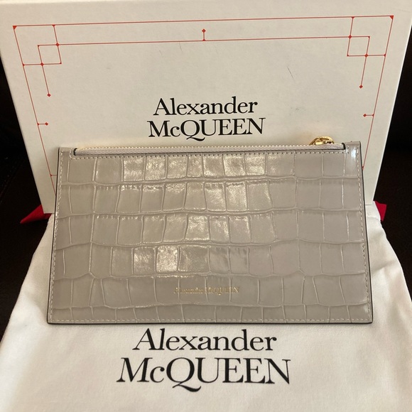 ALEXANDER McQUEEN Women’s Skull Flat Zip Wallet - Picture 6 of 7